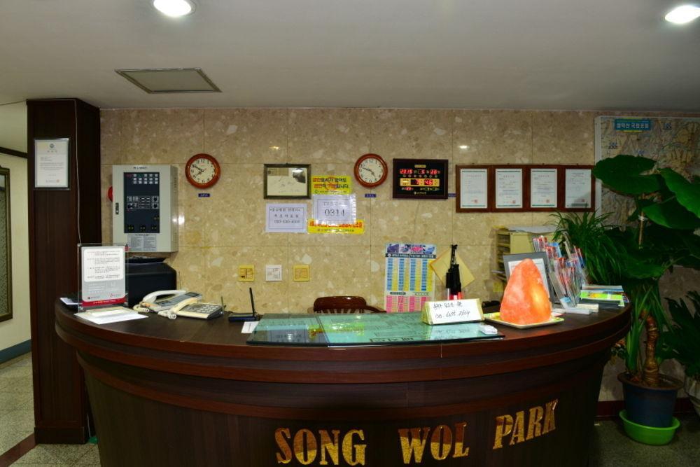 Motel Songwol Park Sokcho Exterior foto