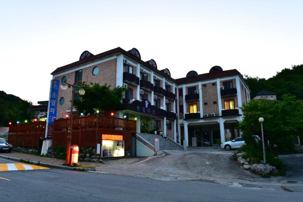 Motel Songwol Park Sokcho Exterior foto